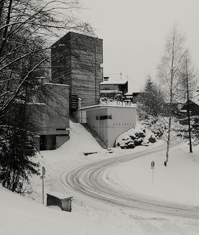 Wohnturm aus Holz mit Büro von Antonius Lanzinger